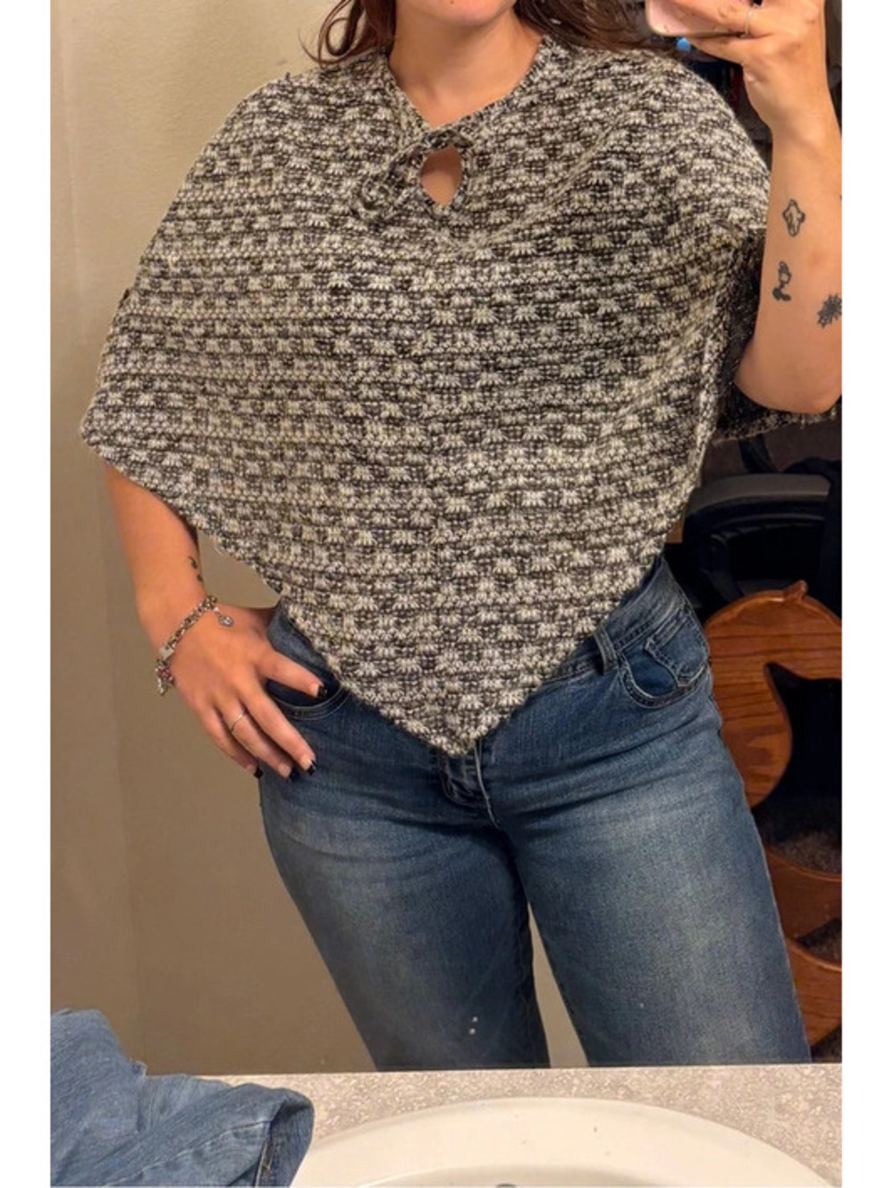 Chic Voice Gray and White Shawl with Tir Keyhole